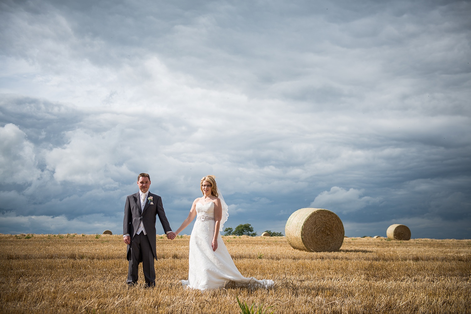 rain wedding day photography