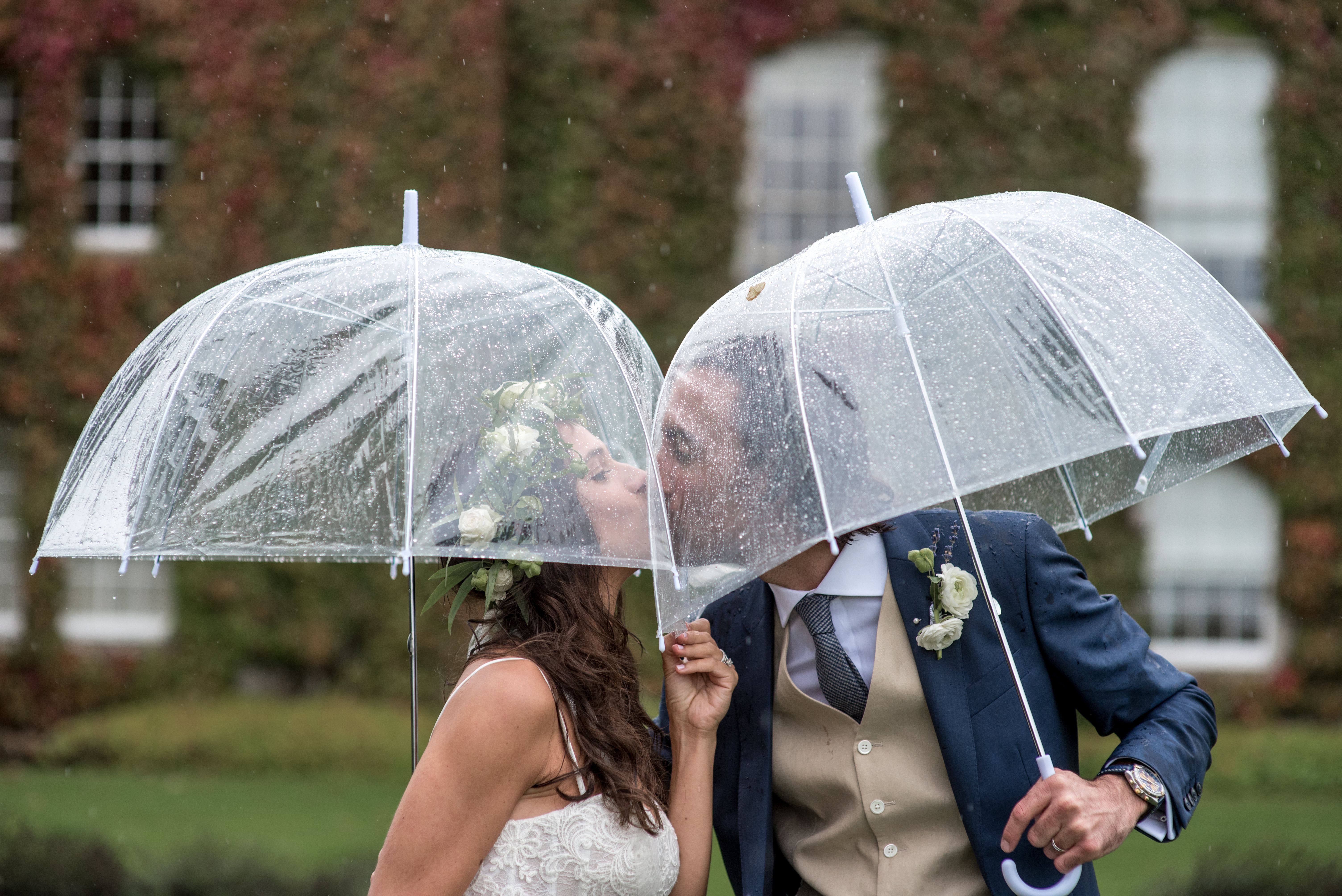 rain wedding day photography