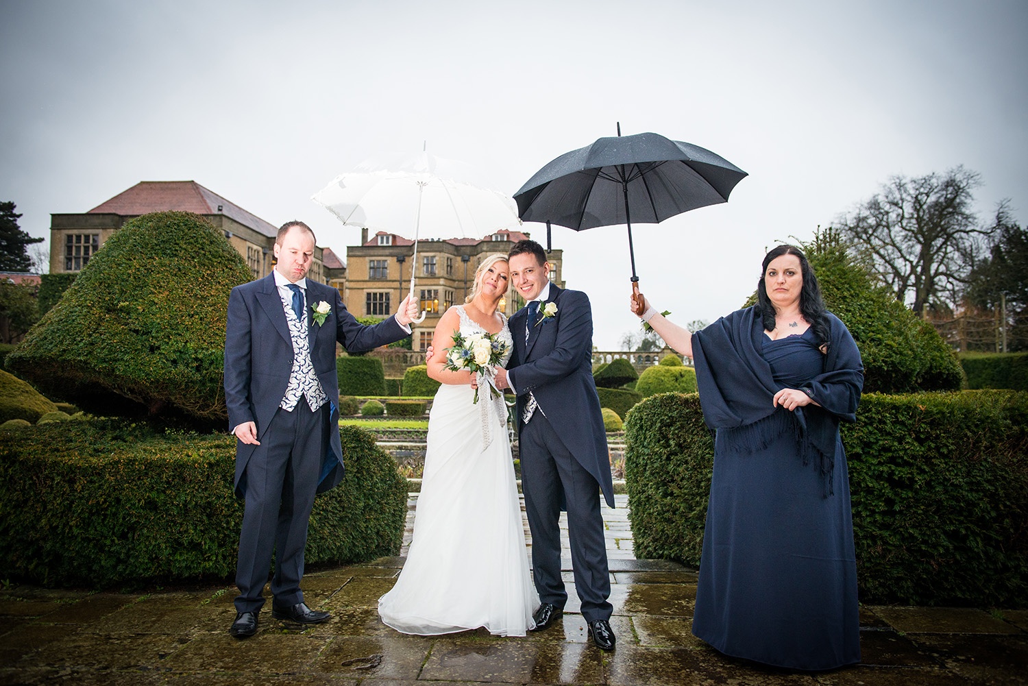 rain wedding day photography