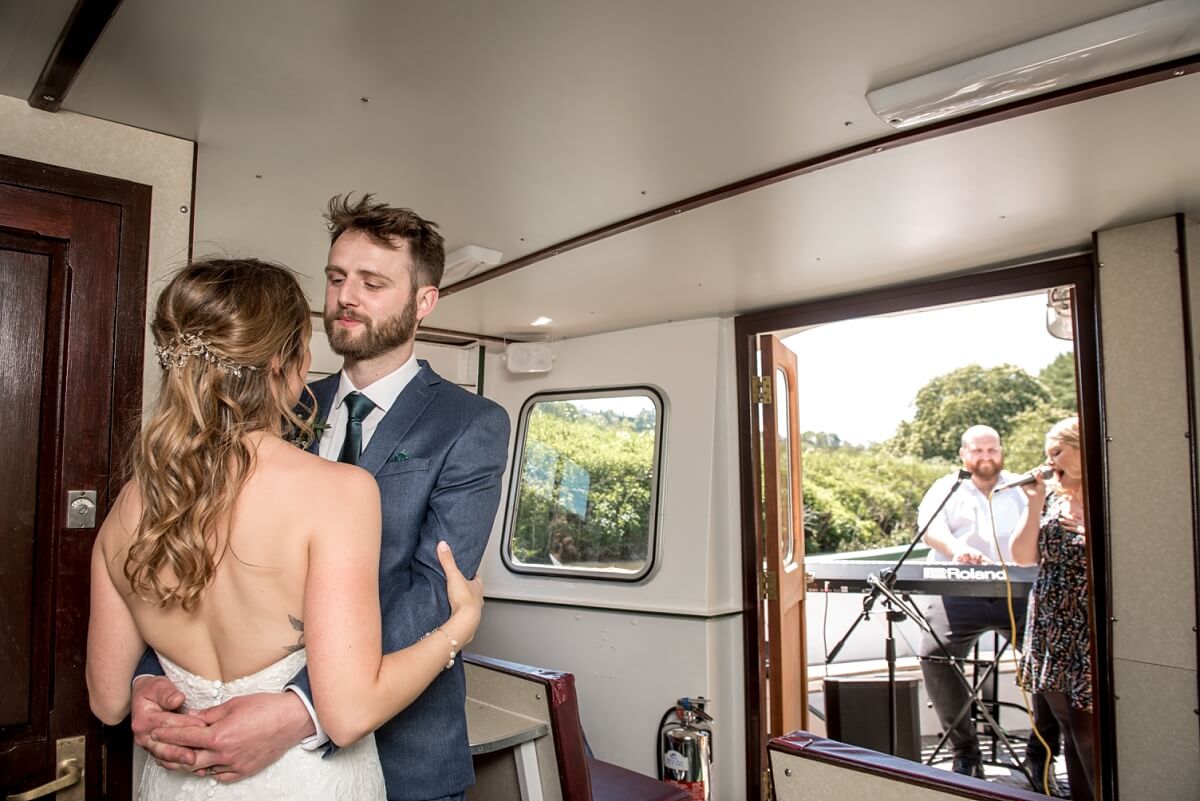 bride and groom on pulteney cruiser, bath wedding photography